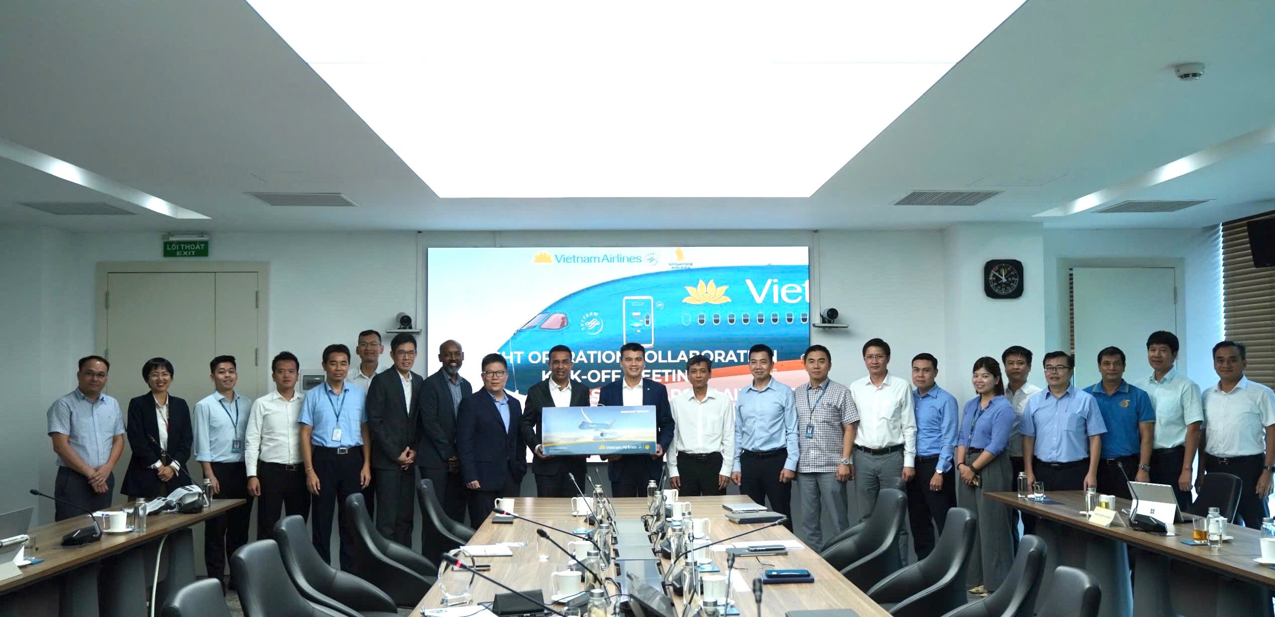 Vietnam Airlines và Singapore Airlines tăng cường hợp tác, hướng tới chuẩn mực vận hành và đào tạo tiên tiến