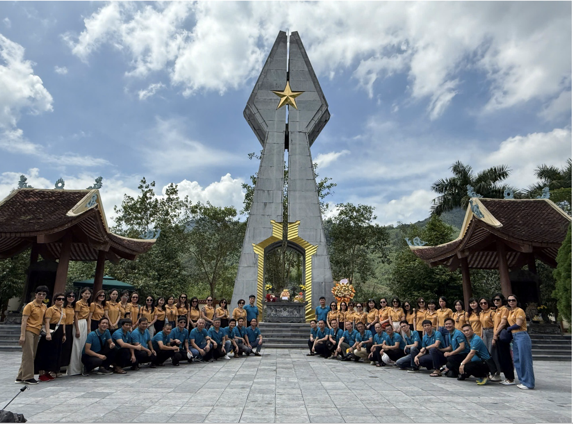 Hành trình về nguồn đầy ý nghĩa của Đảng bộ Văn phòng Tổng công ty