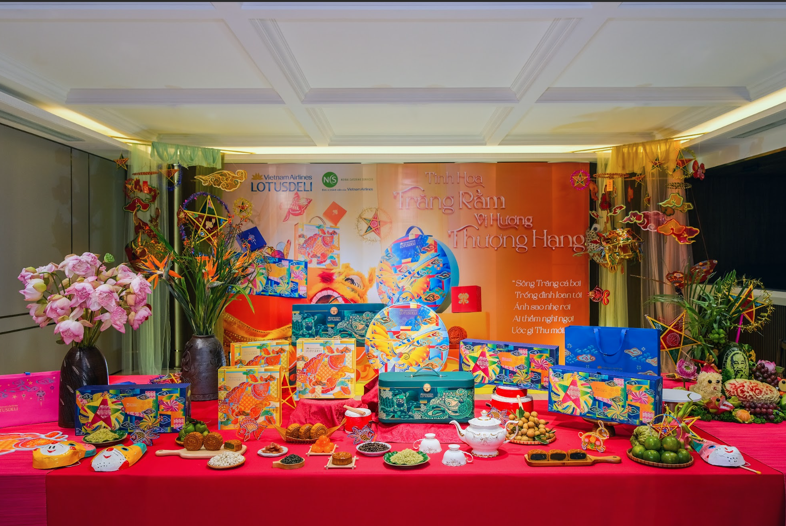 Vietnam Airlines ra mắt BST Bánh Trung thu “Vỹ Vọng Tinh Hà”: Khi nghệ thuật ẩm thực nâng cánh những ước mơ