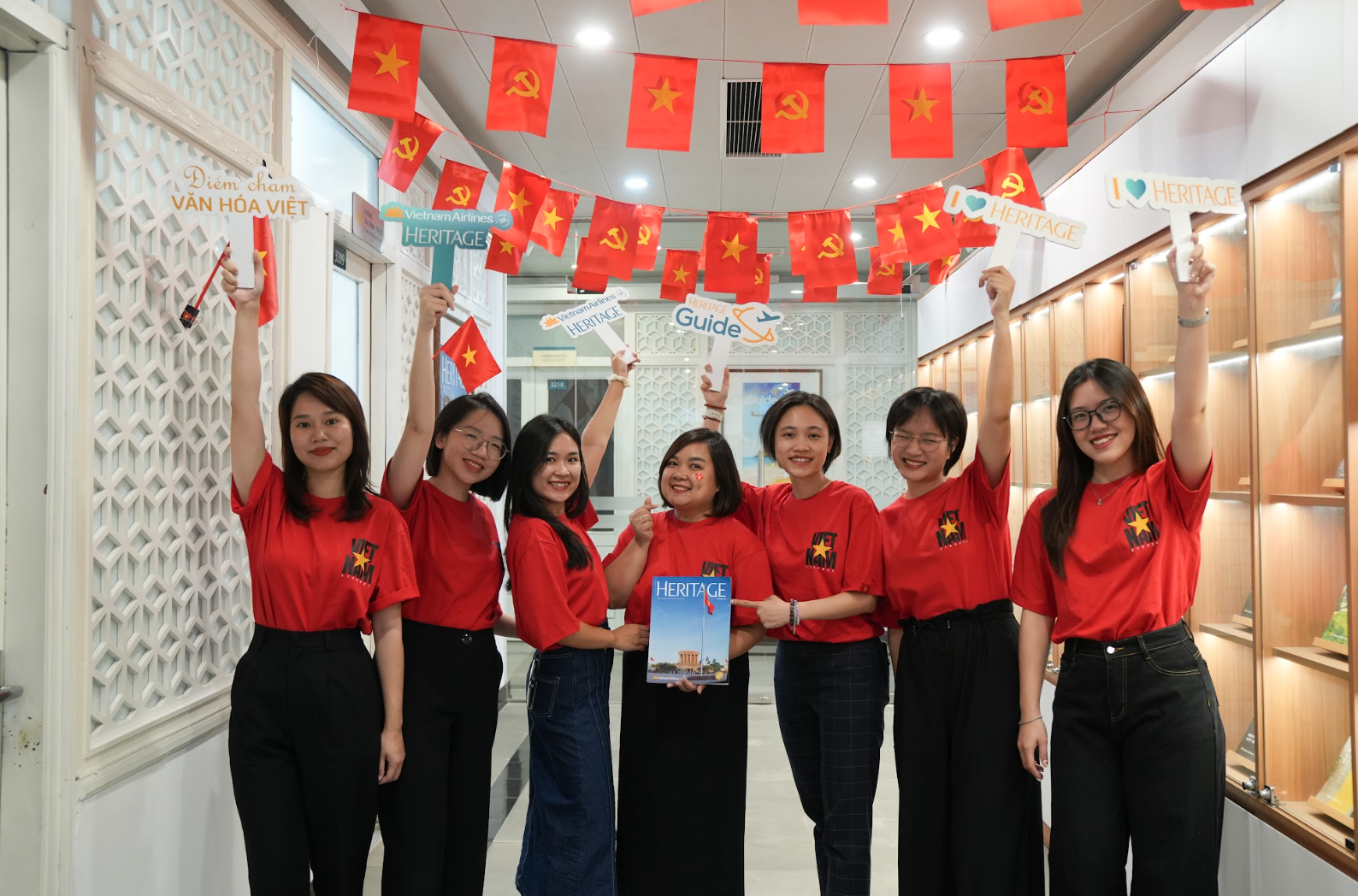 Rộn ràng sắc đỏ tại Heritage chào mừng sự kiện trọng đại của Đất nước