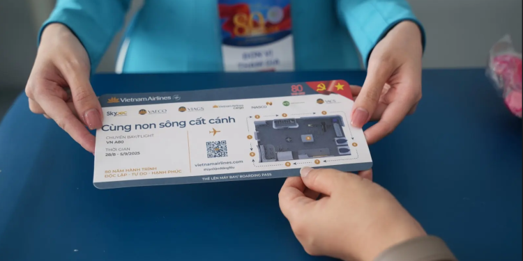 Vietnam Airlines mang cả quầy check-in “thật” đến triển lãm A80