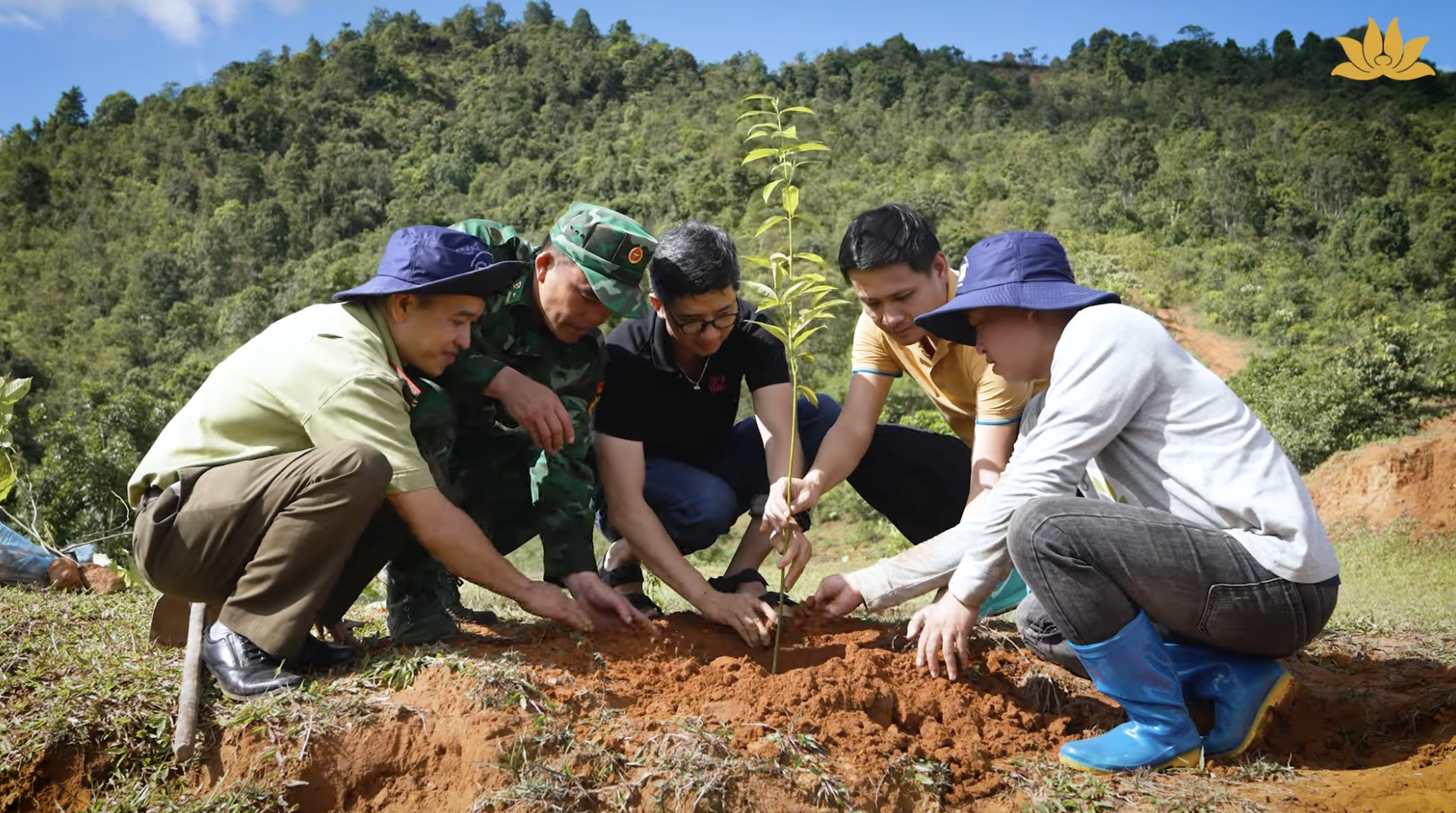 Hành trình góp lá – Chung tay giữ rừng