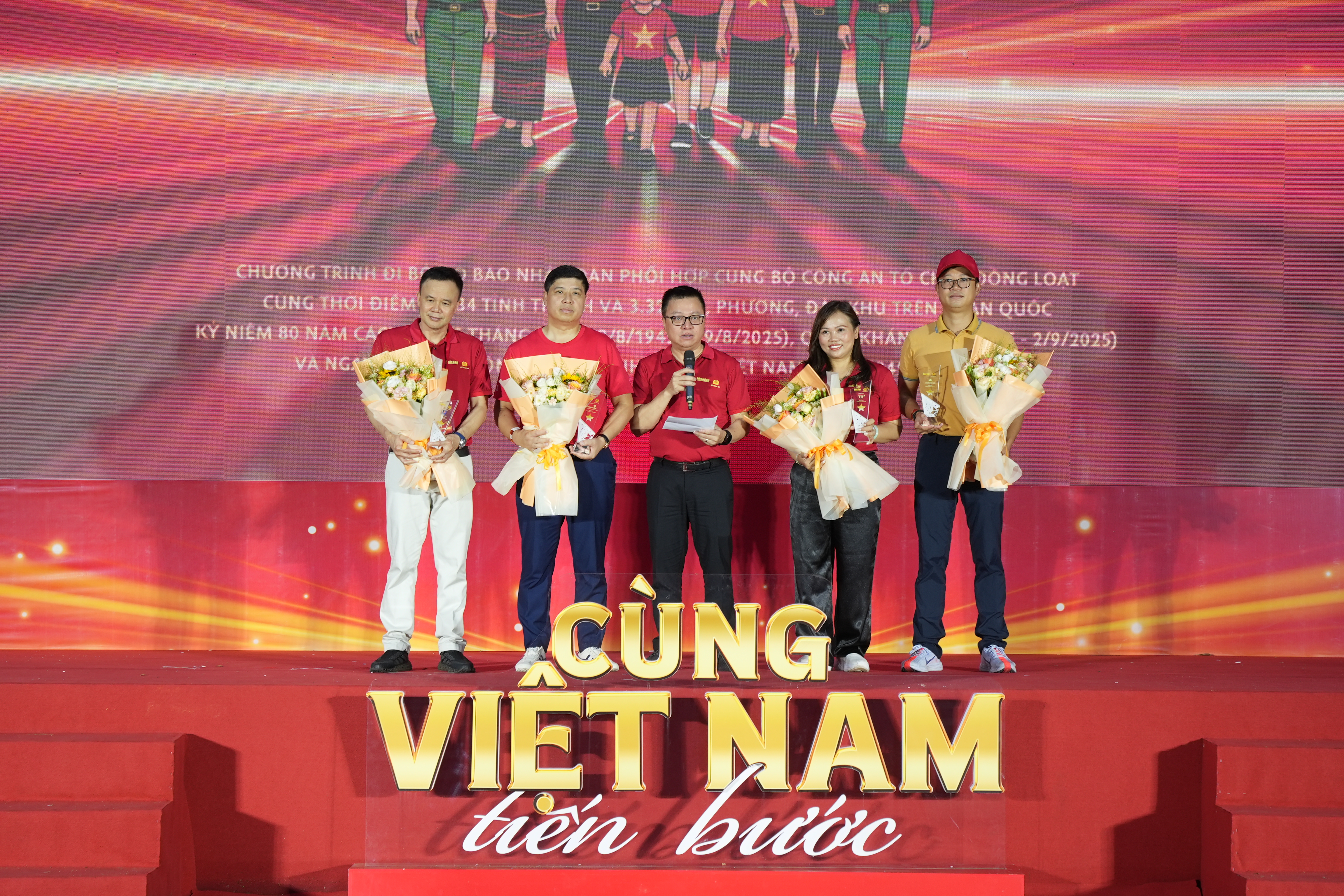 “Cùng Việt Nam tiến bước”, Vietnam Airlines gắn kết triệu trái tim