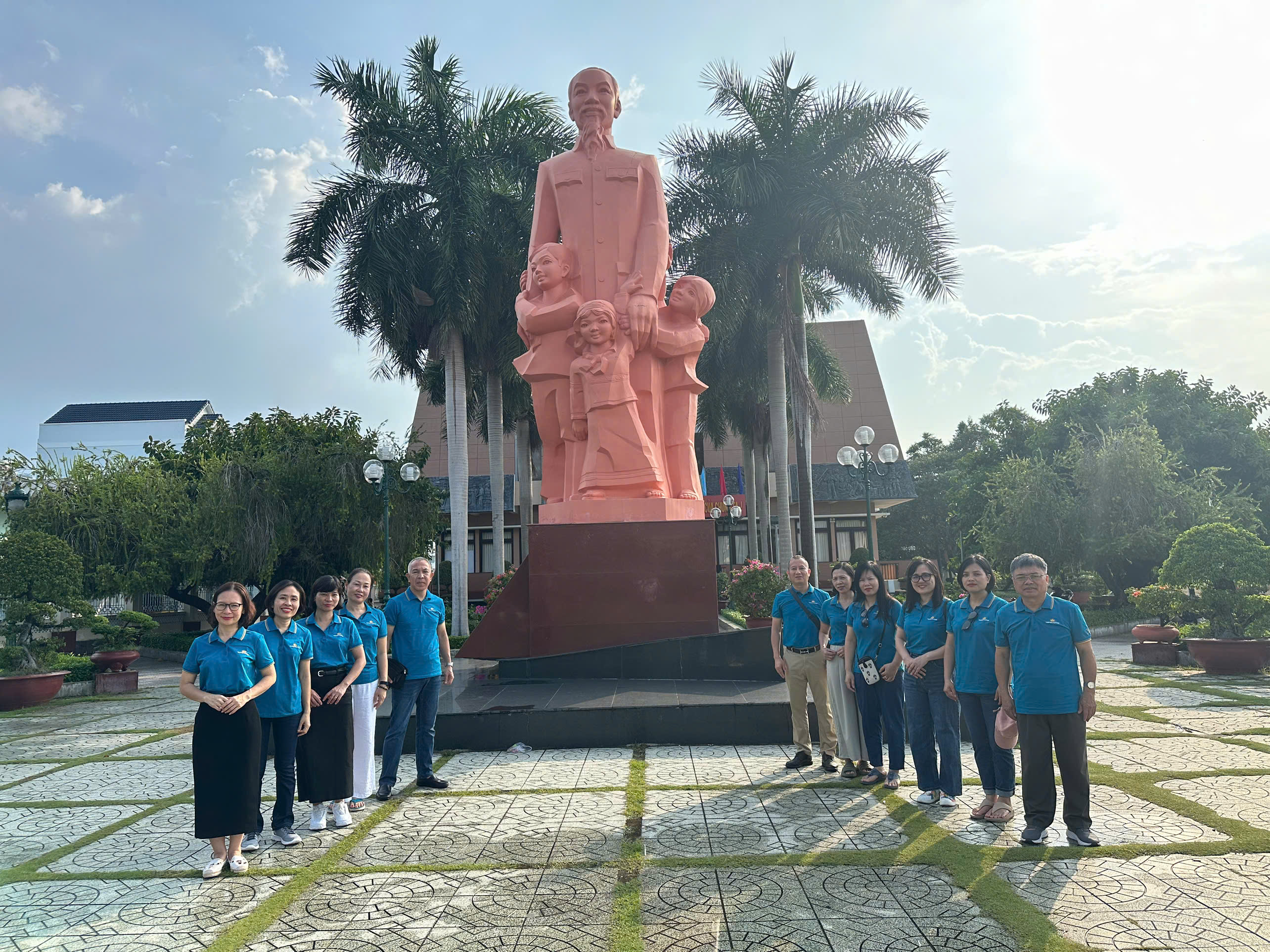 Chi bộ Phòng Kế toán – VPTCT về nguồn tại Phan Thiết: Hành trình thắp lửa truyền thống