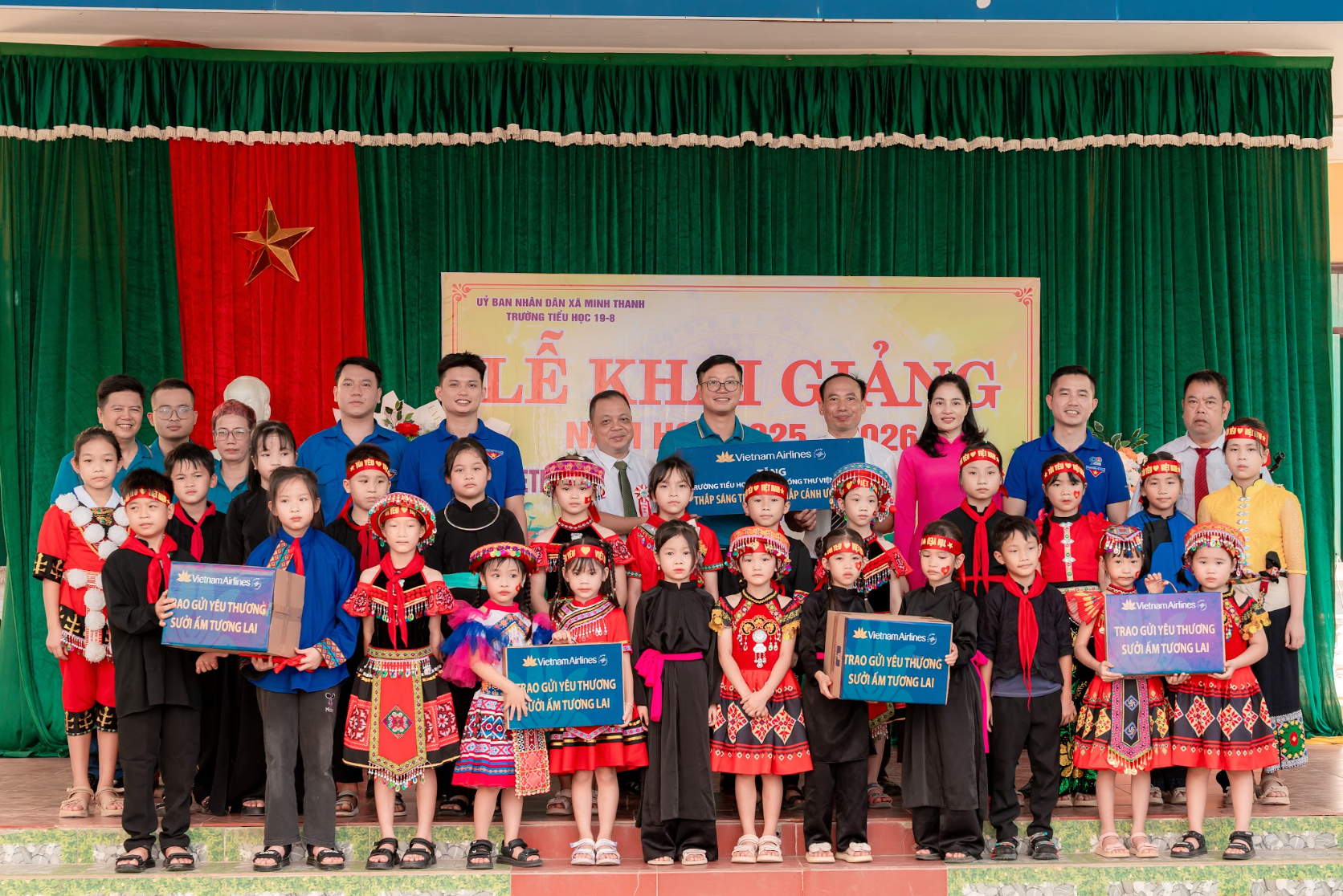 Hành trình “Thư viện xanh” của Vietnam Airlines: Chắp cánh tri thức, thắp lửa yêu thương