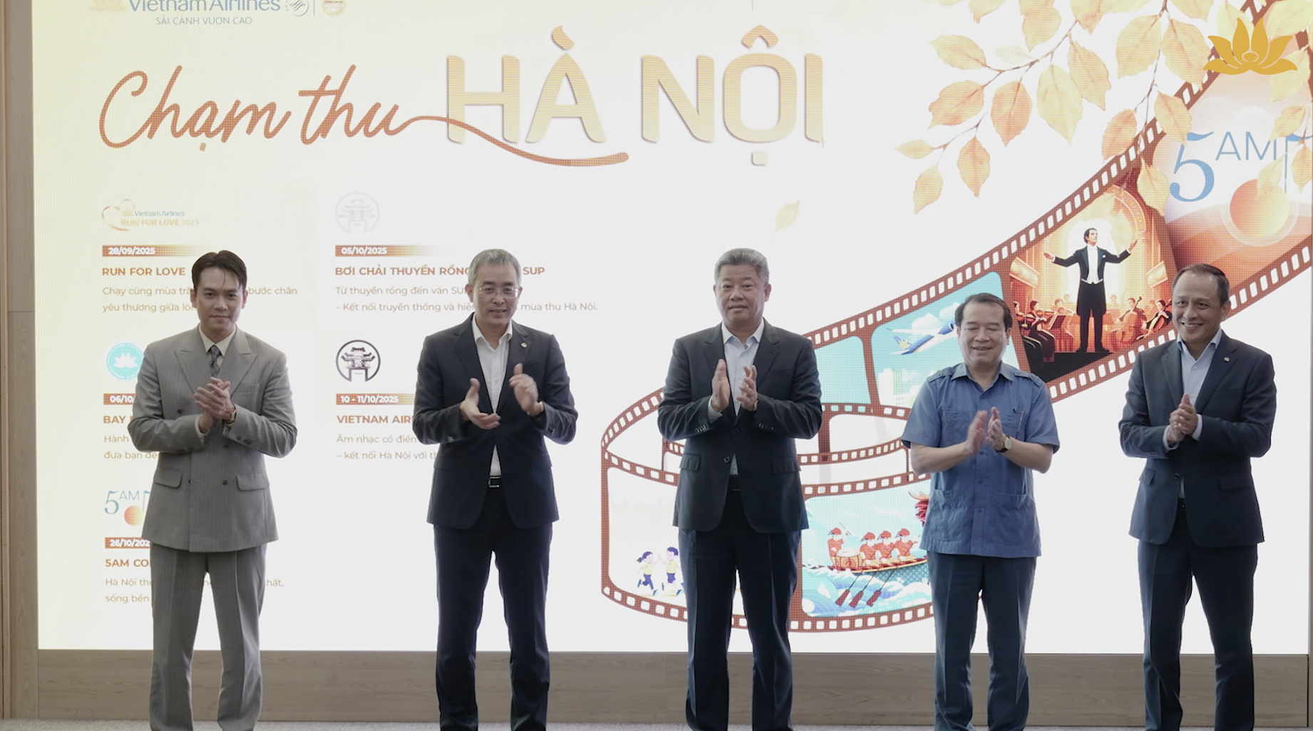 Chạm thu Hà Nội – Hành trình cảm xúc cùng Vietnam Airlines