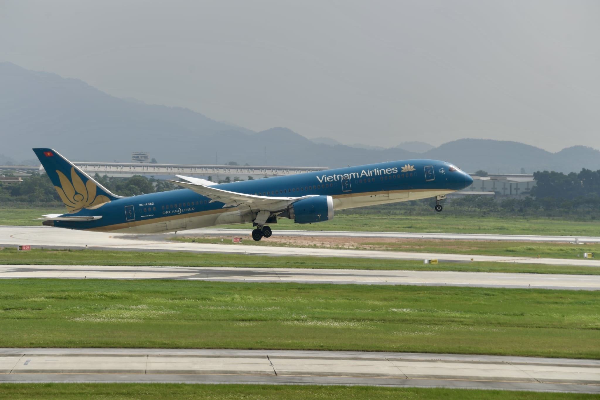 Nhiều chuyến bay bị ảnh hưởng do cơn bão Bualoi (Lần 1)