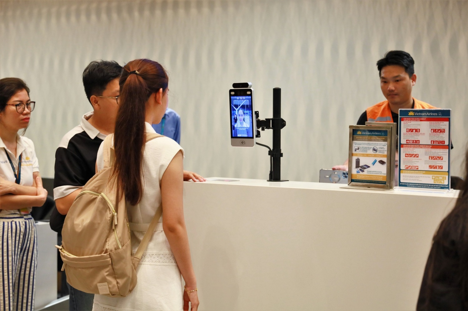 Aviation News 17/9: Từ 1/12, hành khách đi máy bay làm thủ tục bằng sinh trắc học