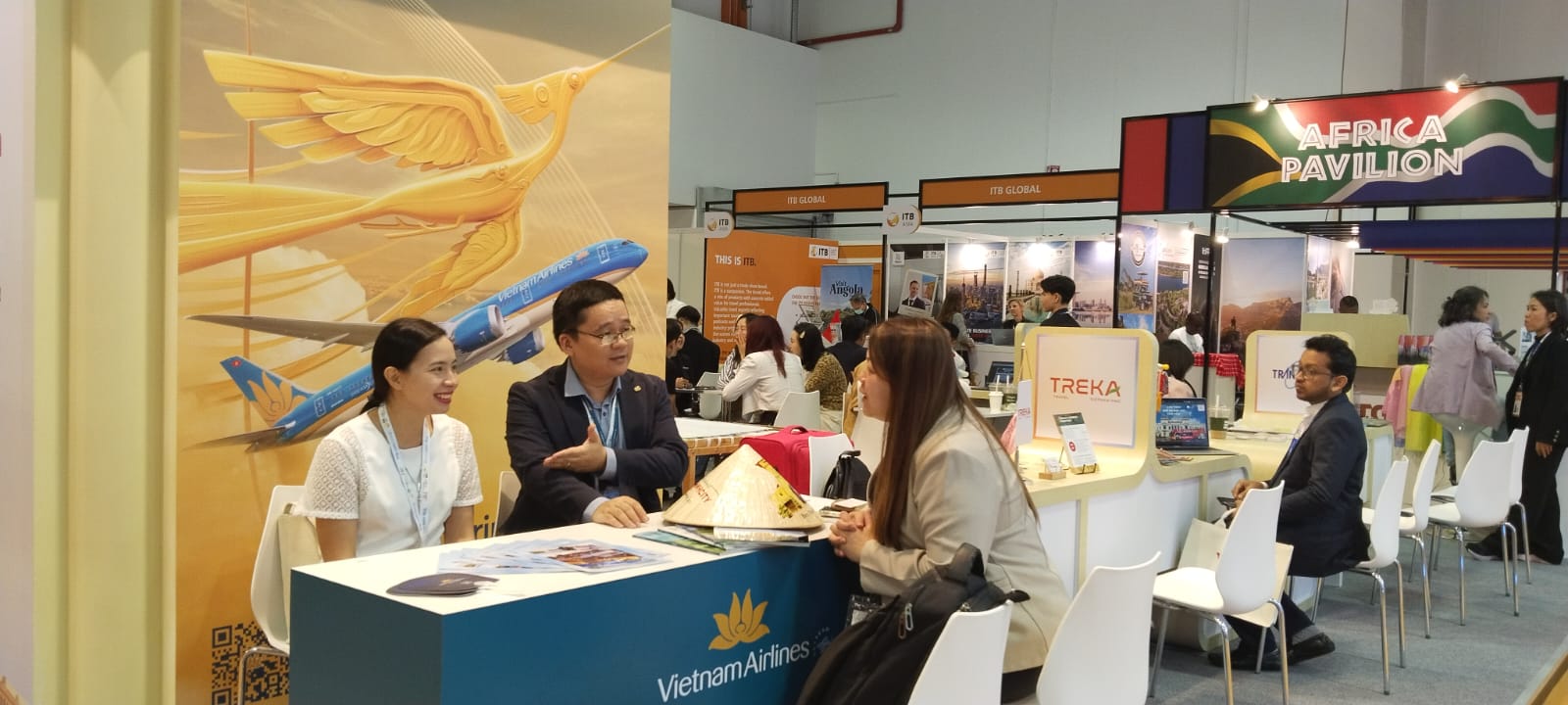 Vietnam Airlines tham dự Hội chợ Du lịch Quốc tế ITB Asia 2025 tại Singapore