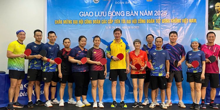 Đoàn bay 919 tổ chức giao lưu bóng bàn chào mừng Đại hội Công đoàn các cấp