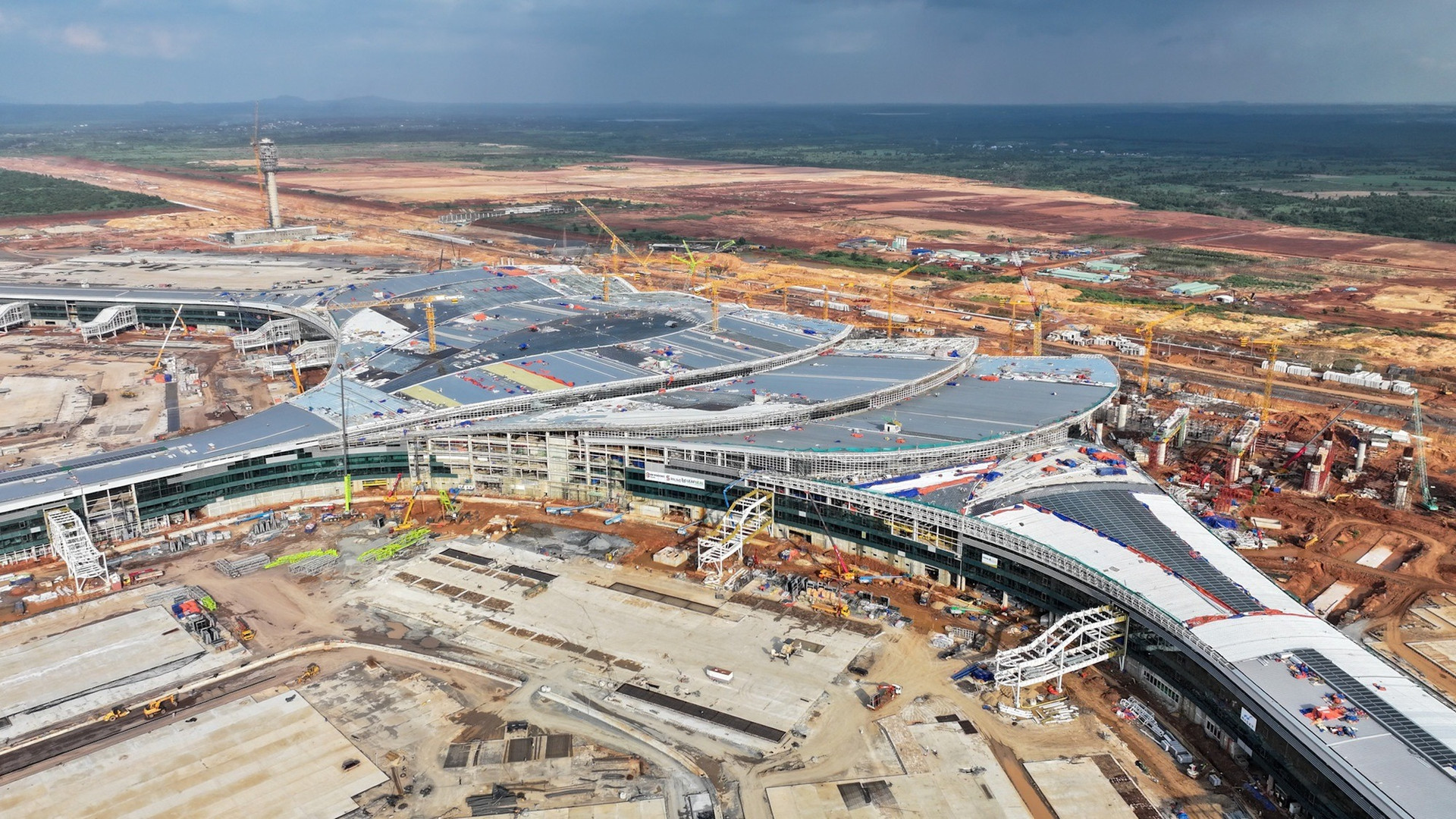 Kiến nghị mới nhất của Vietnam Airlines về phương án khai thác tại hai sân bay lớn bậc nhất Việt Nam