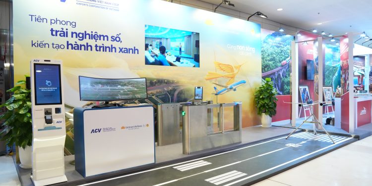 Vietnam Airlines tham dự triển lãm tại Đại hội Đảng bộ Chính phủ lần thứ I