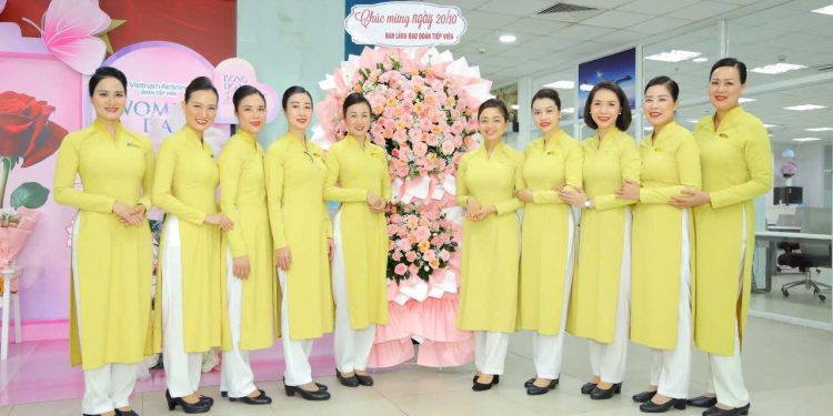 Đoàn Tiếp viên Vietnam Airlines tổ chức chương trình Kỷ niệm Ngày Phụ nữ Việt Nam 20/10 ấm áp và ý nghĩa