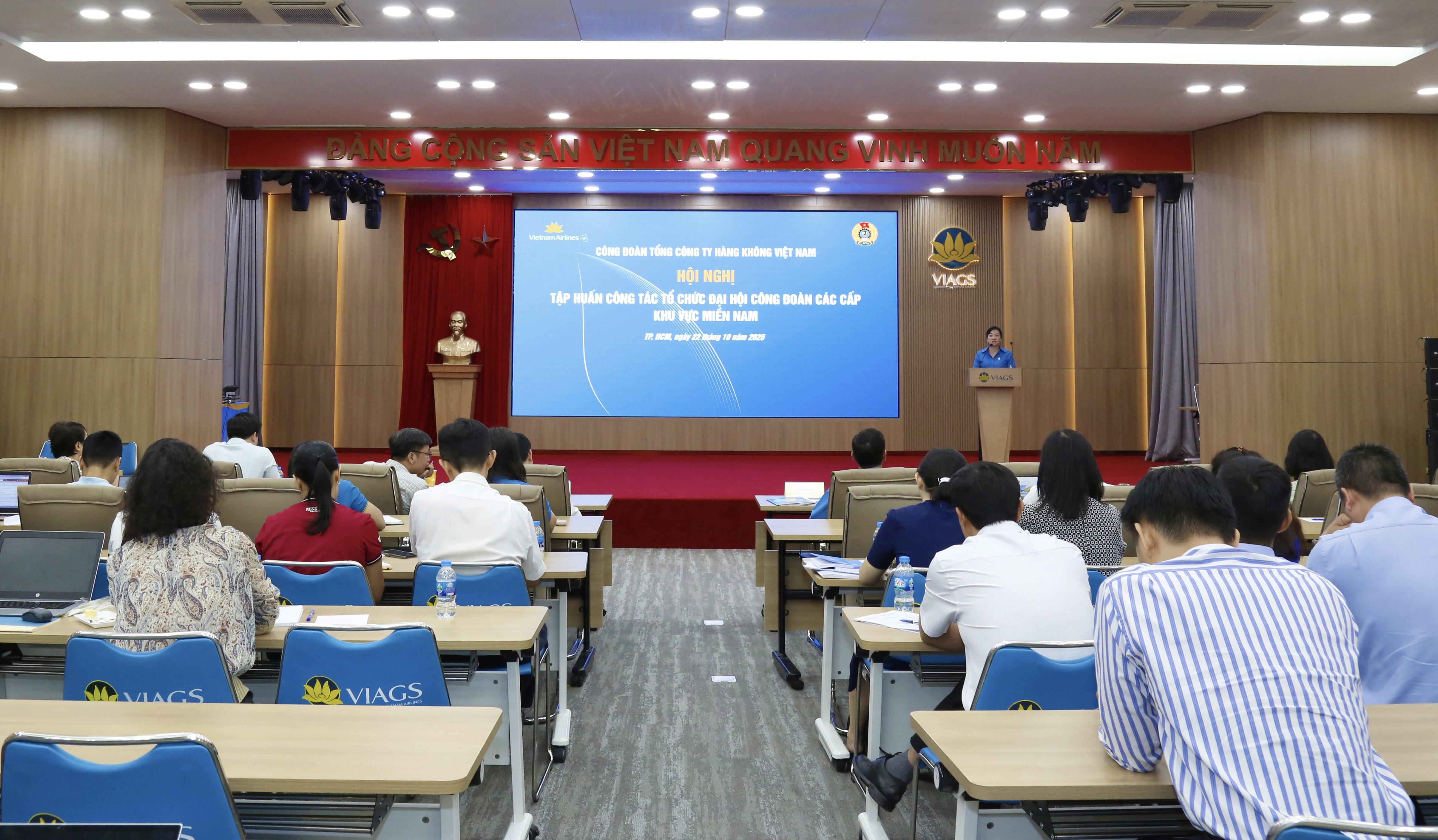 Công đoàn TCT tập huấn công tác tổ chức Đại hội Công đoàn các cấp: Chủ động, bài bản và thống nhất