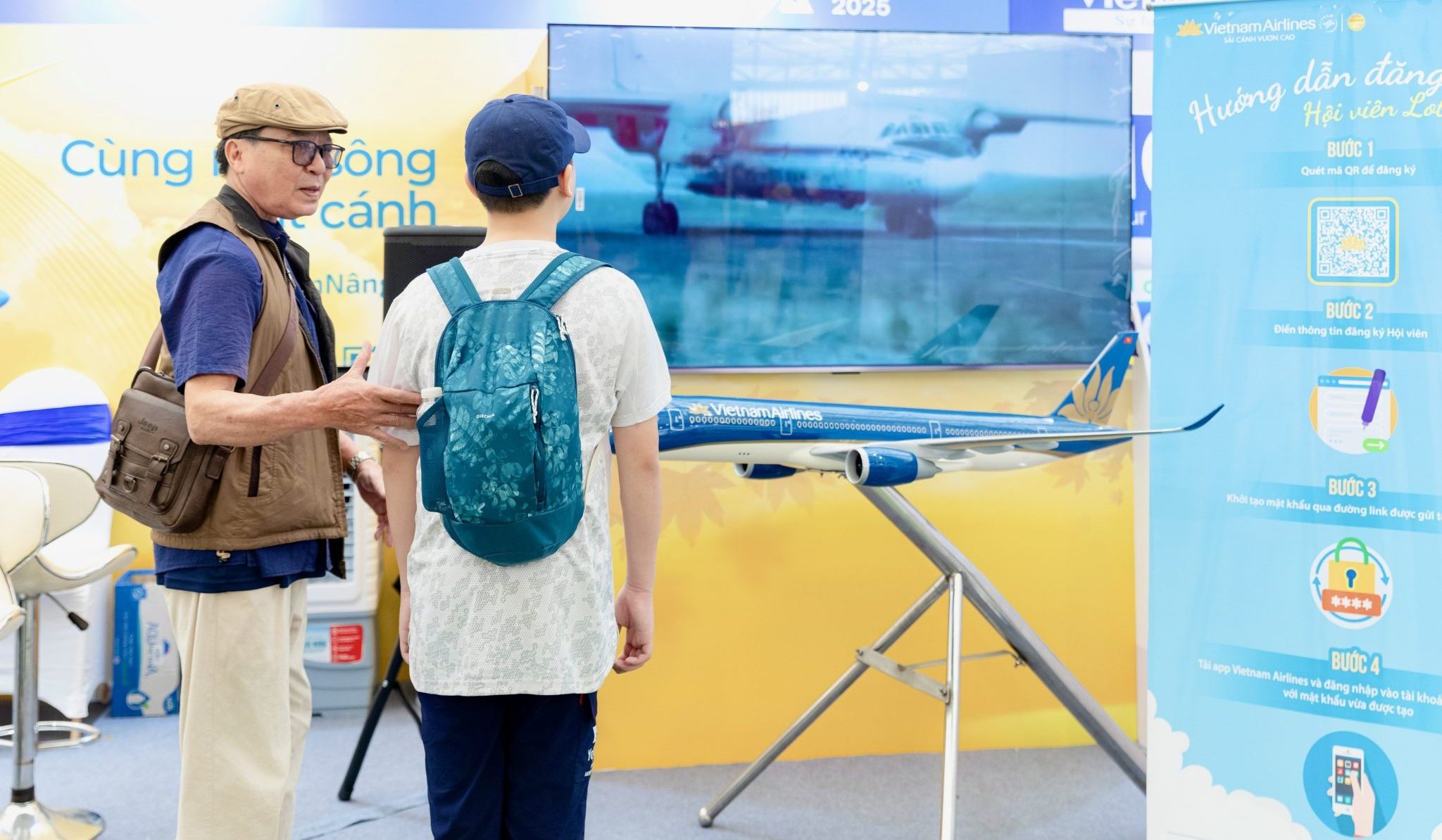 Kết nối không khoảng cách: Vietnam Airlines chào đón bạn tại gian hàng Hội chợ Mùa Thu 2025