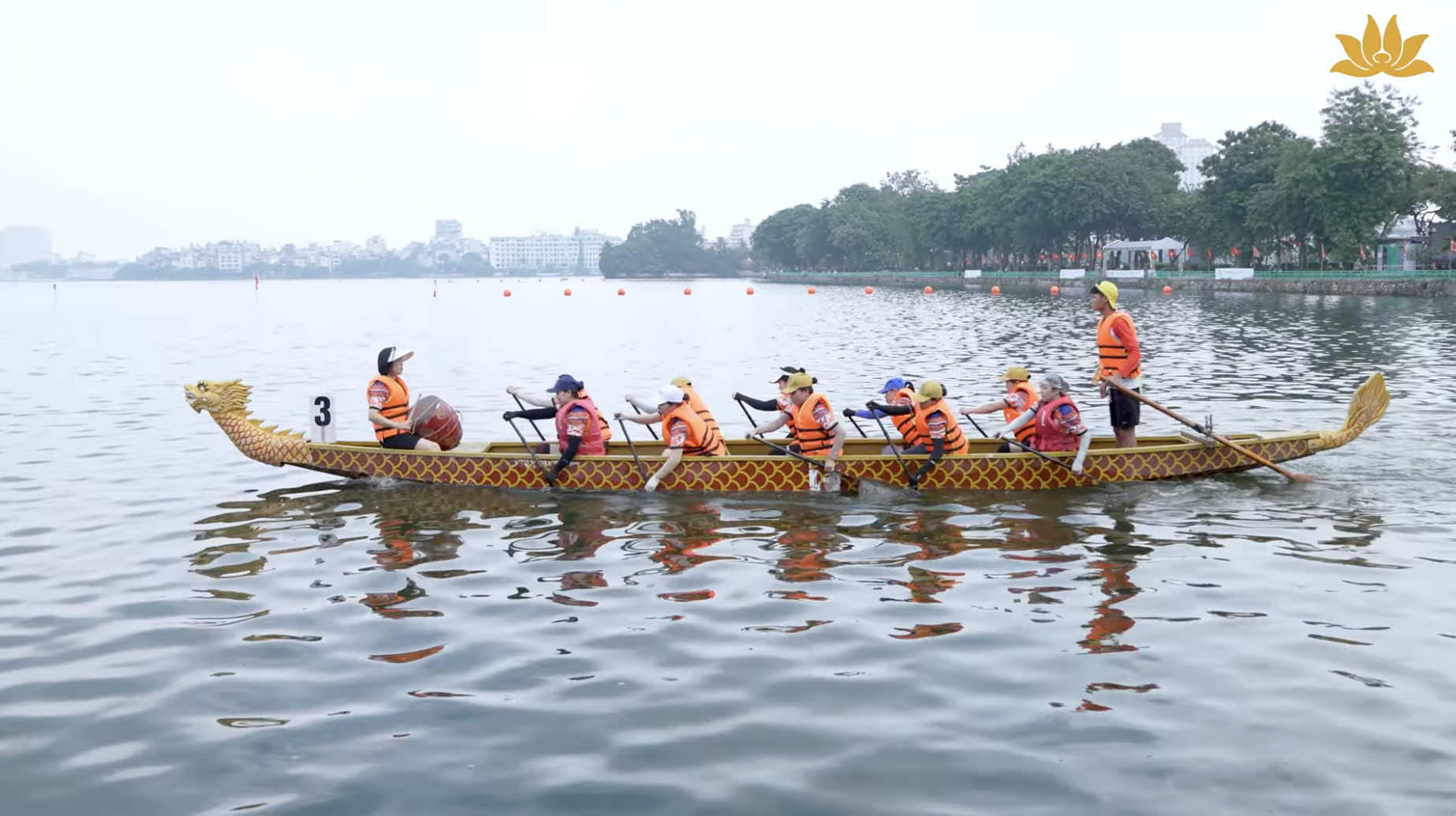 Cuộc so tài của hàng trăm tay chèo tại Giải thuyền rồng – Ván SUP mở rộng 2025