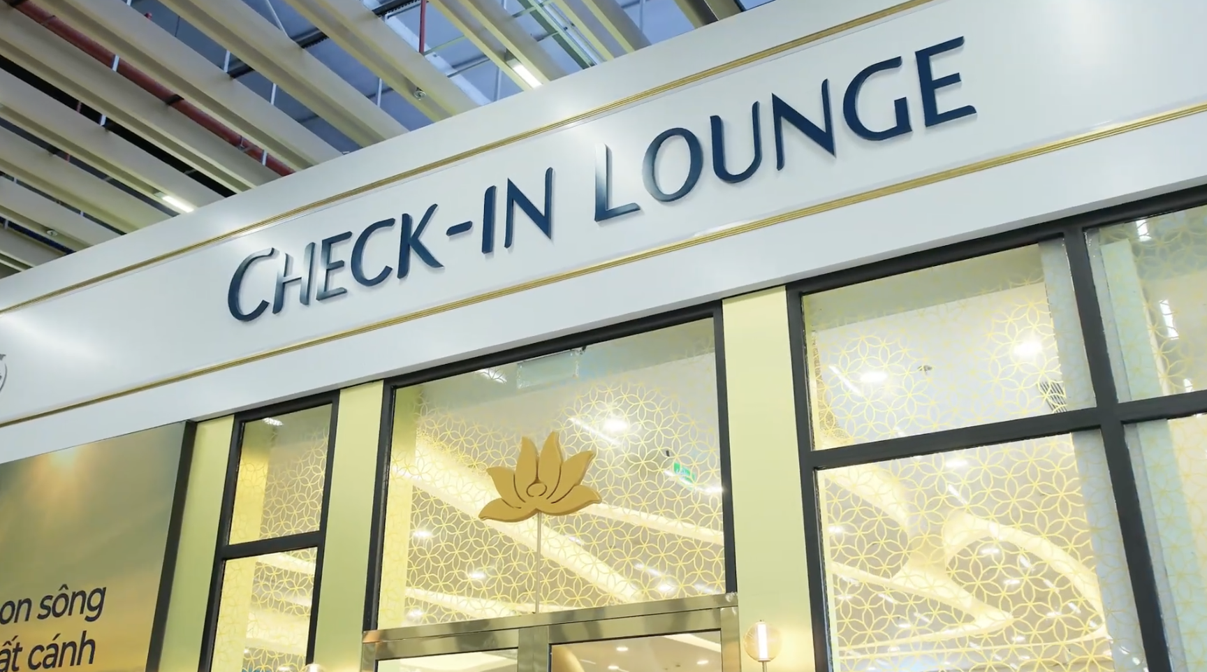 [VNA What] Vietnam Airlines tiên phong ra mắt Check-in Lounge tại Tân Sơn Nhất