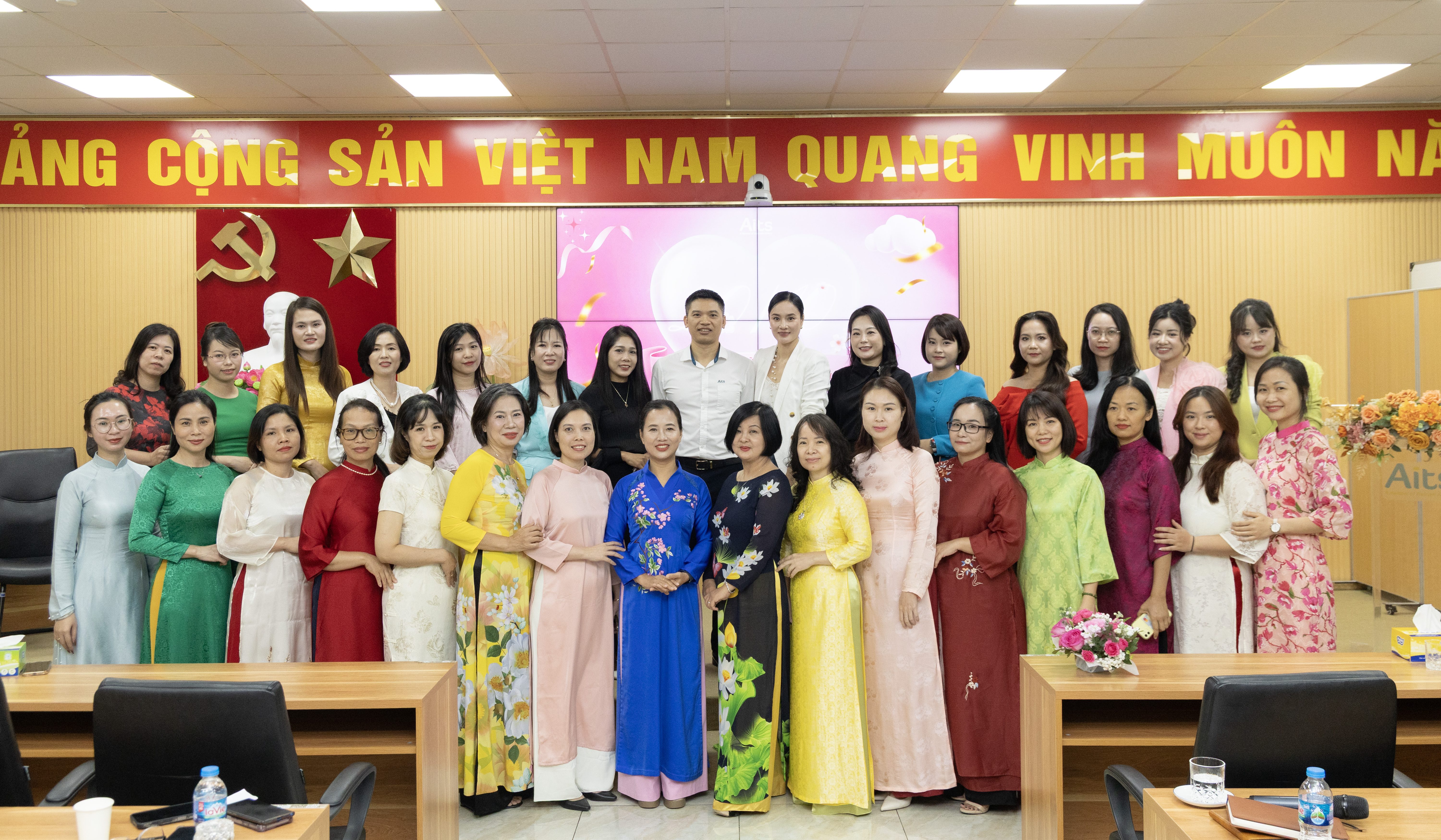 Phụ nữ công sở – nét đẹp từ phong cách đến tâm hồn