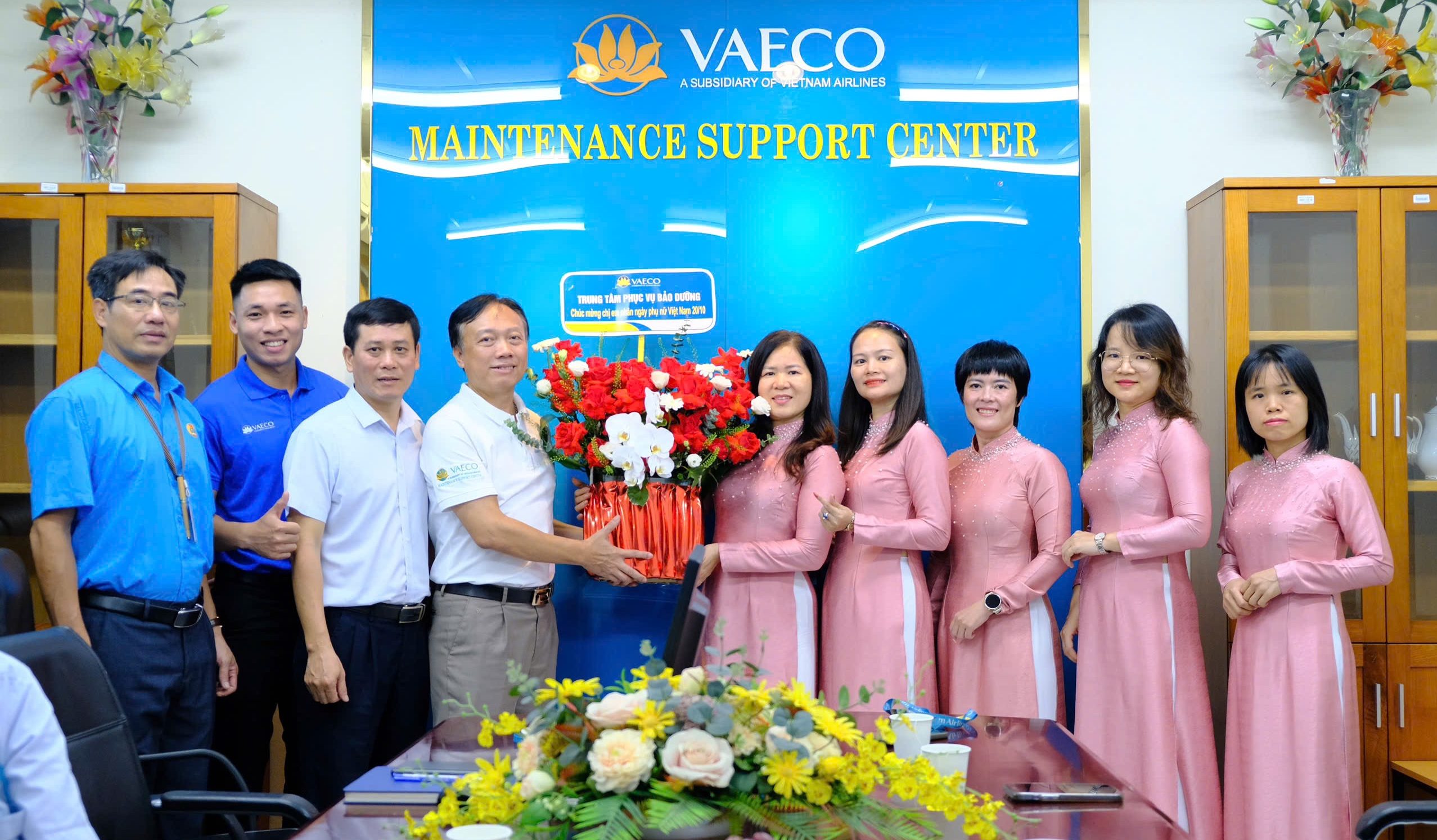 Trung tâm Phục vụ Bảo dưỡng gặp mặt tri ân nữ CBNV nhân Ngày Phụ nữ Việt Nam 20/10