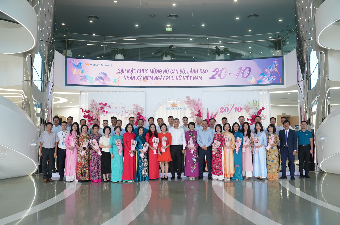 Lãnh đạo TCT gặp mặt, tri ân nữ cán bộ nhân Ngày Phụ nữ Việt Nam 20/10