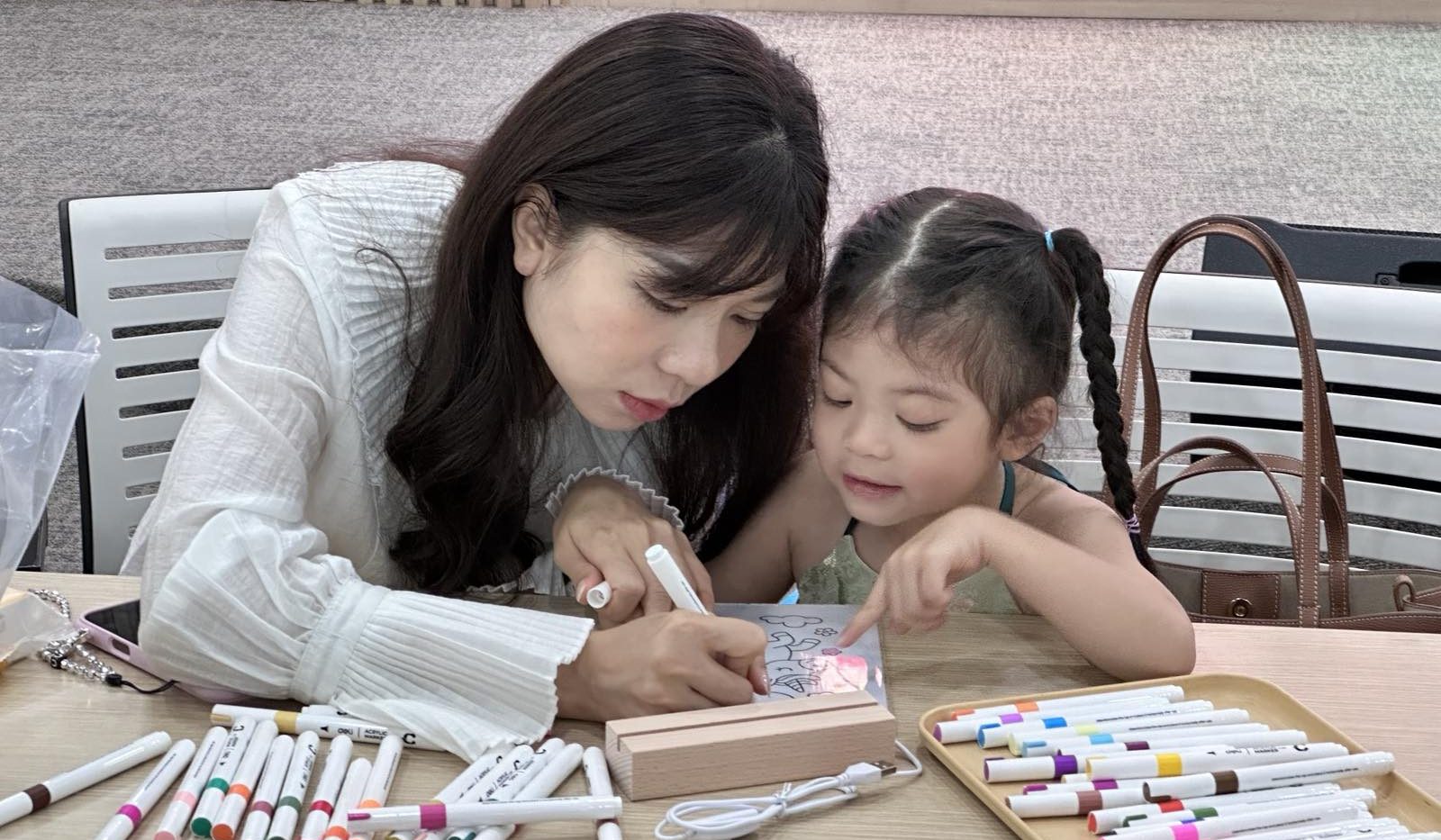 Trung thu “Sáng tạo cùng Ánh trăng” – Khi niềm vui hội tụ từ những đôi tay nhỏ