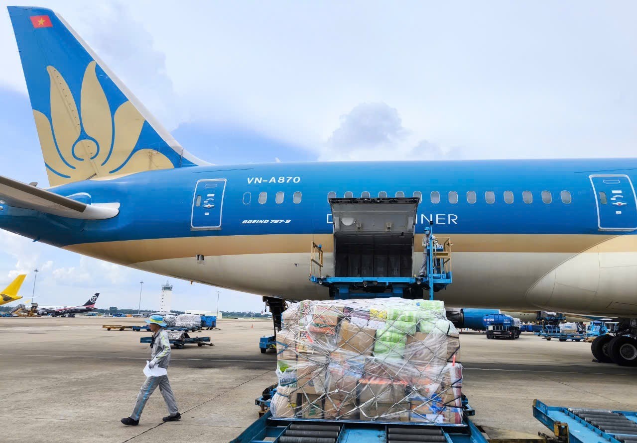 Vietnam Airlines vận chuyển miễn phí hàng hóa hỗ trợ vùng mưa lũ miền Trung