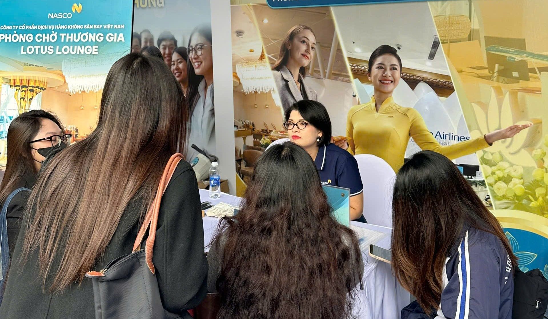 NASCO đồng hành cùng Ngày hội Việc làm 2025, cất cánh sự nghiệp cùng Vietnam Airlines