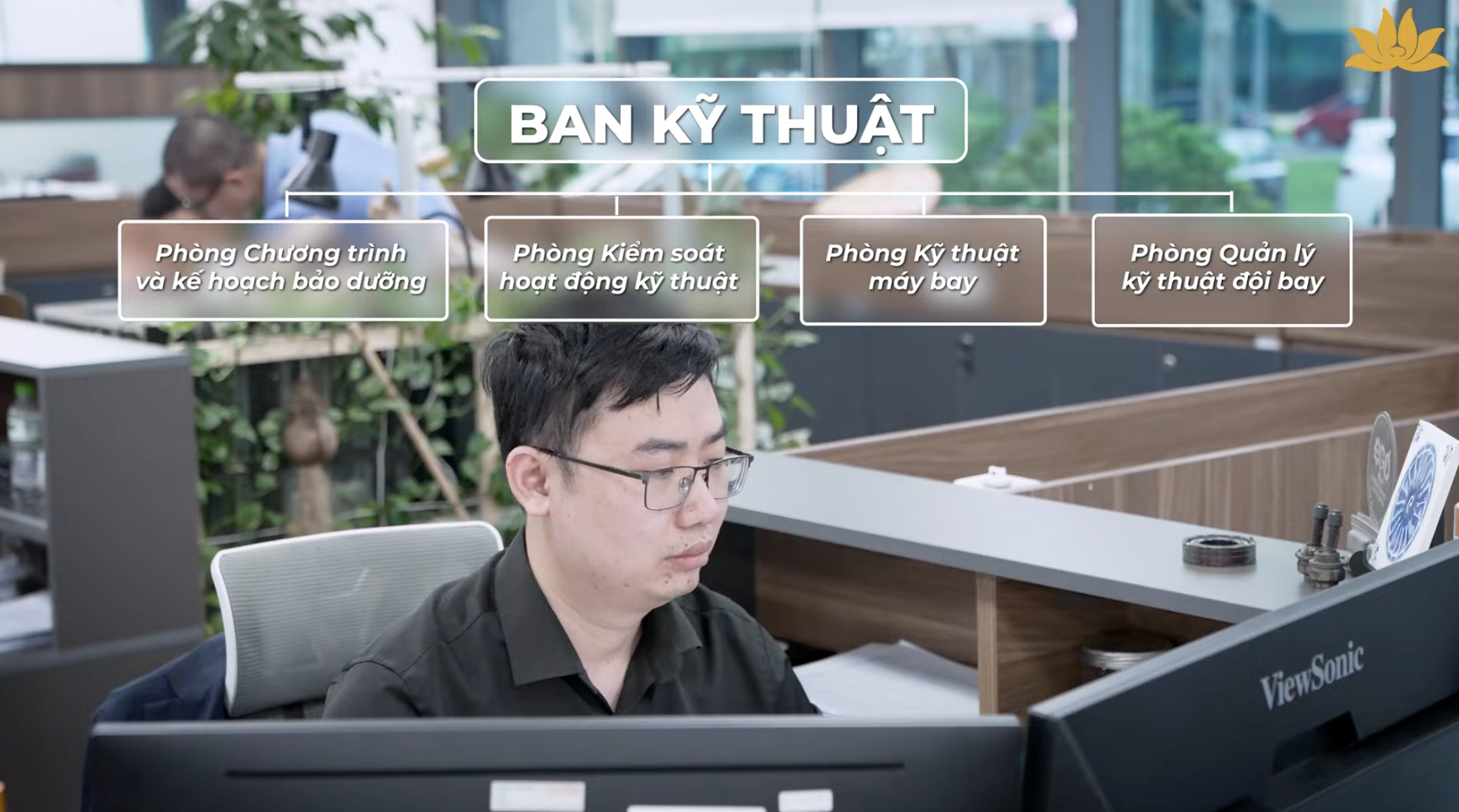 [VNA What] Chuyên viên Ban Kỹ thuật có phải là người trực tiếp sửa chữa tàu bay?