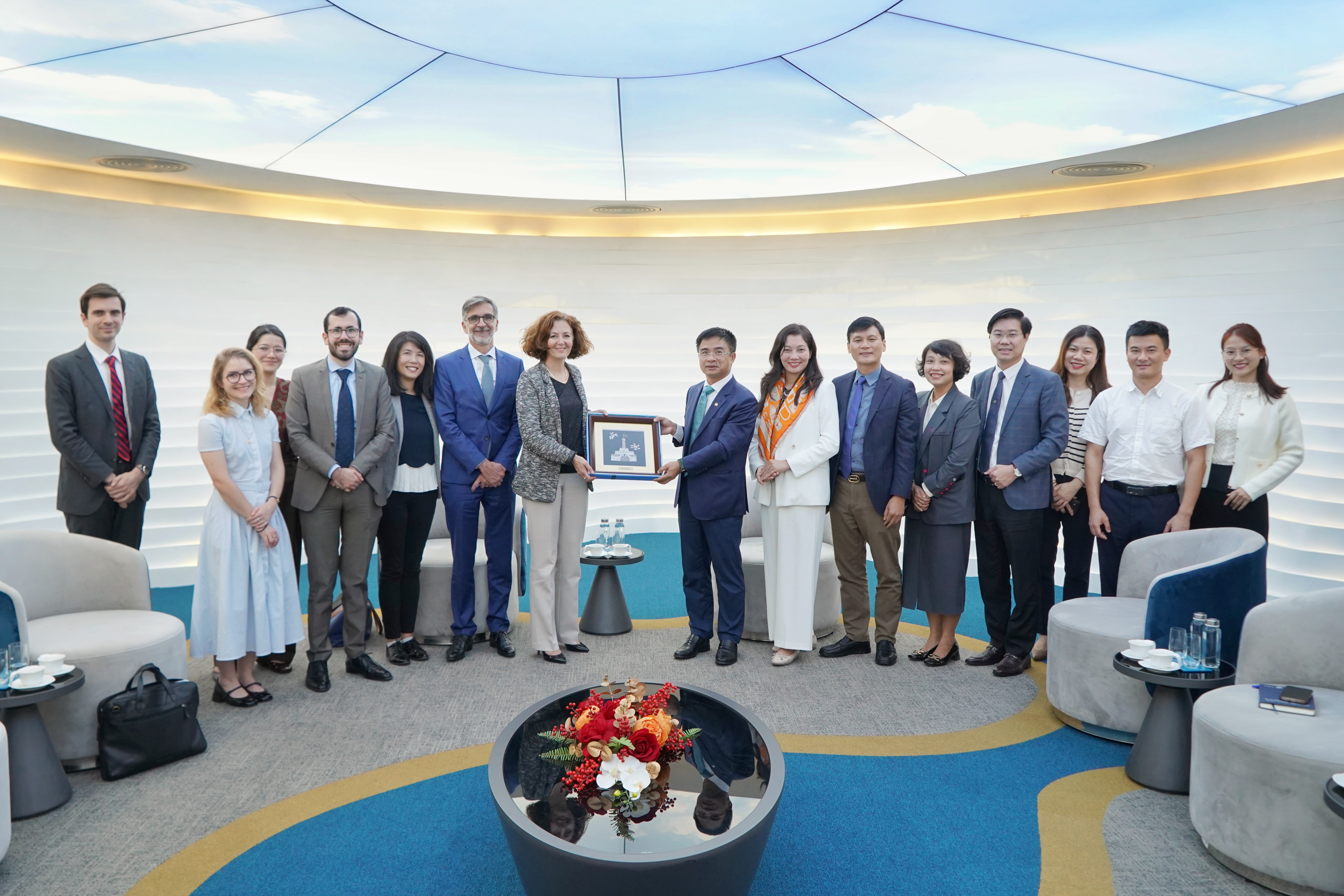 Vietnam Airlines tiếp đón Đoàn Cơ quan Kinh tế và Tổng cục Kho bạc Pháp: Tăng cường đối thoại, mở rộng cơ hội hợp tác