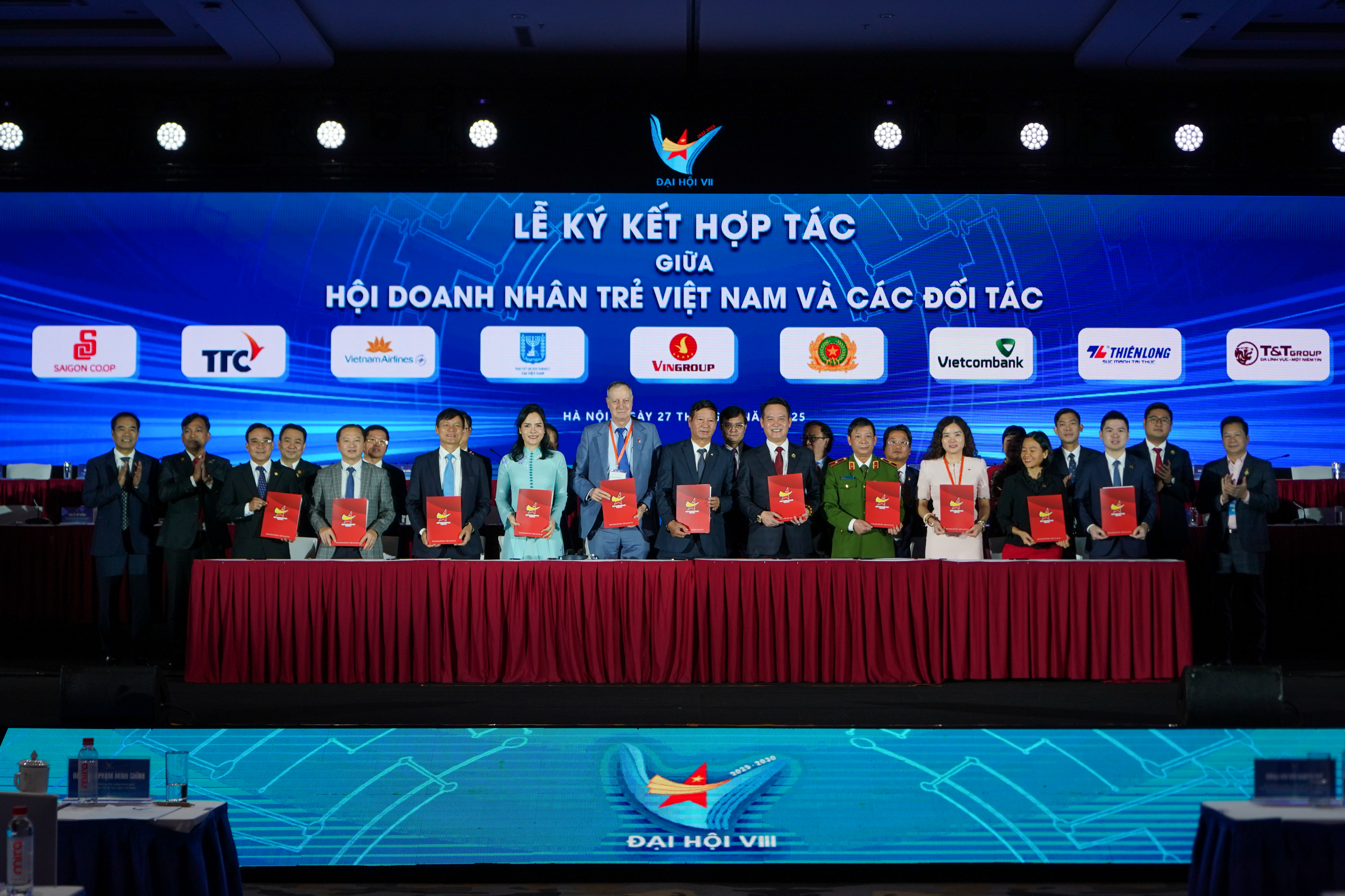 Vietnam Airlines ký kết biên bản ghi nhớ hợp tác với Hội Doanh nhân trẻ Việt Nam