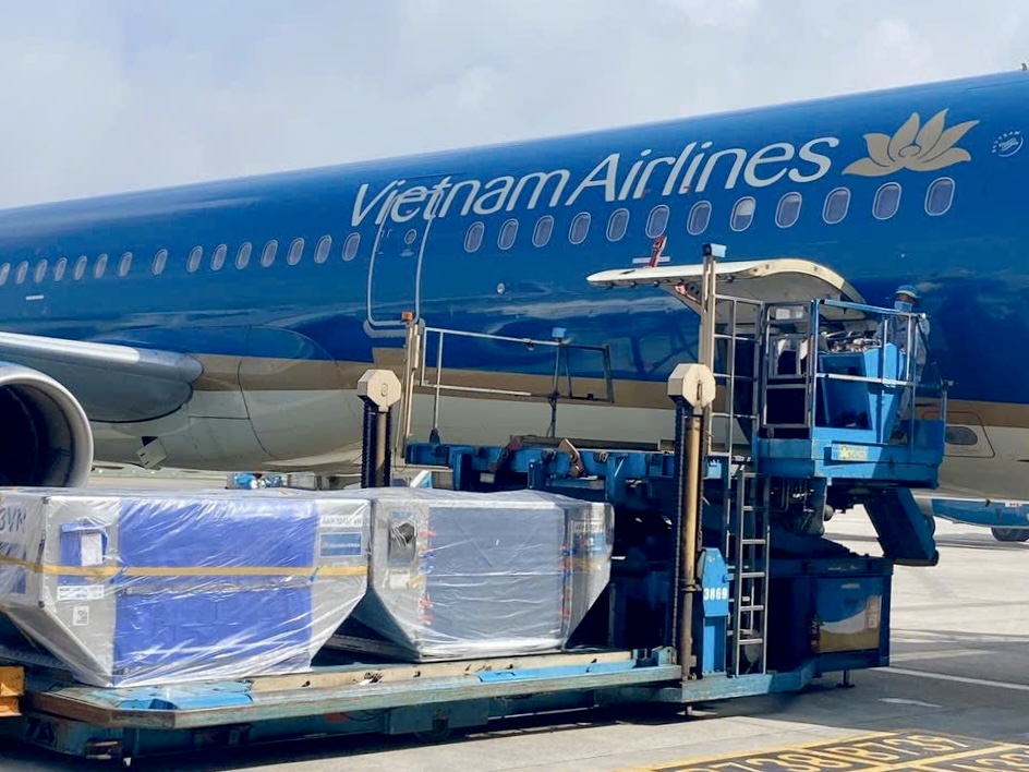 Vietnam Airlines vận chuyển miễn phí hơn 10 tấn hàng hóa hỗ trợ vùng mưa lũ miền Trung