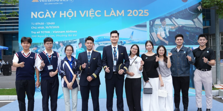 Hành trình chạm tới ước mơ tại Ngày hội việc làm Vietnam Airlines 2025