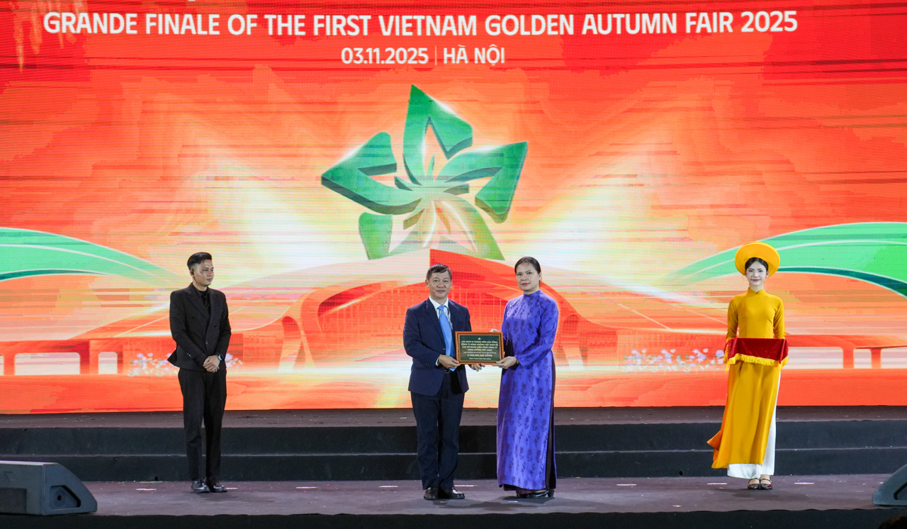 Vietnam Airlines ủng hộ 5,5 tỷ đồng hỗ trợ đồng bào vùng bão lũ