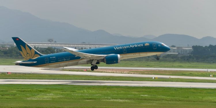 Vietnam Airlines điều chỉnh kế hoạch khai thác do ảnh hưởng của bão số 13
