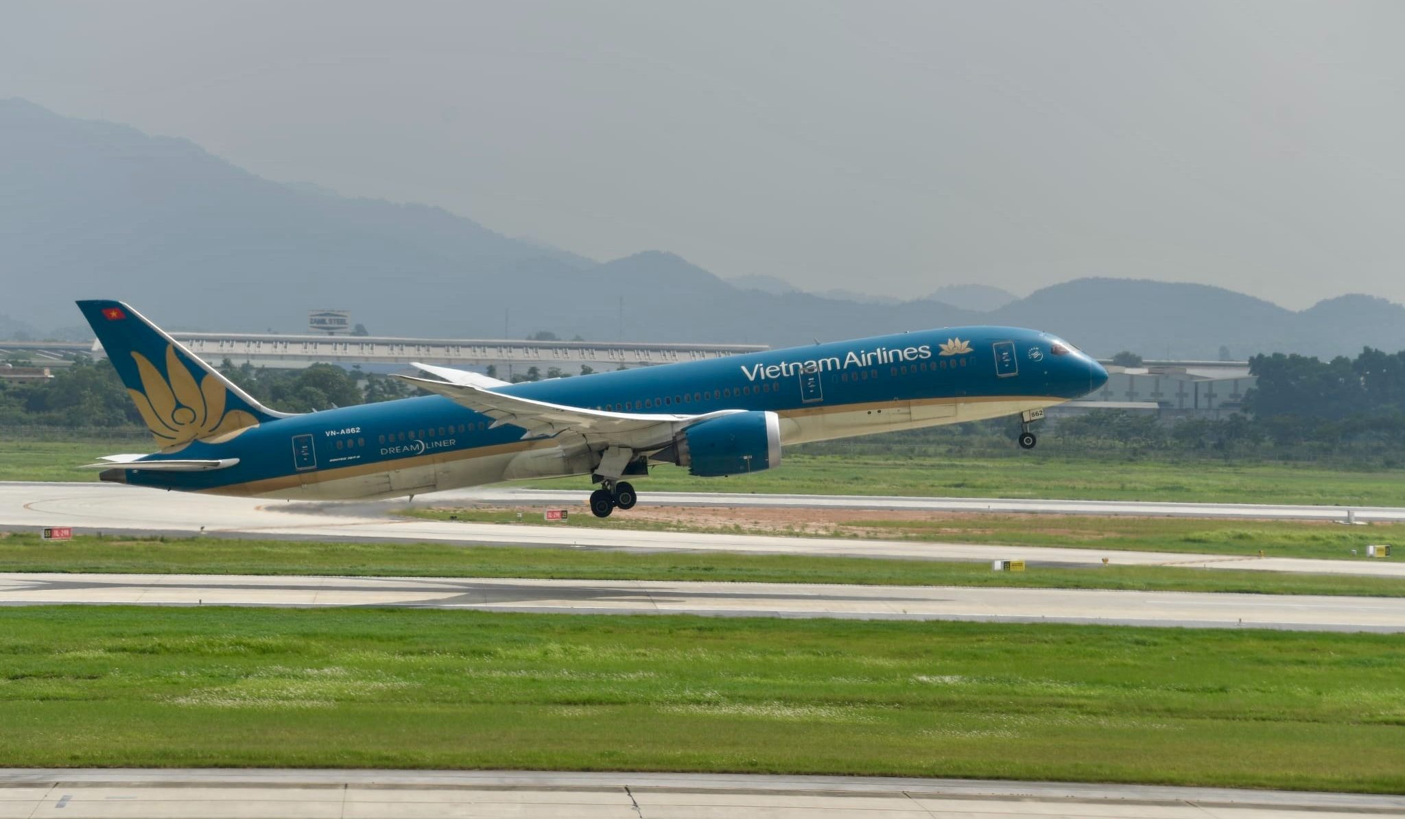 Vietnam Airlines điều chỉnh kế hoạch khai thác do ảnh hưởng của bão số 13