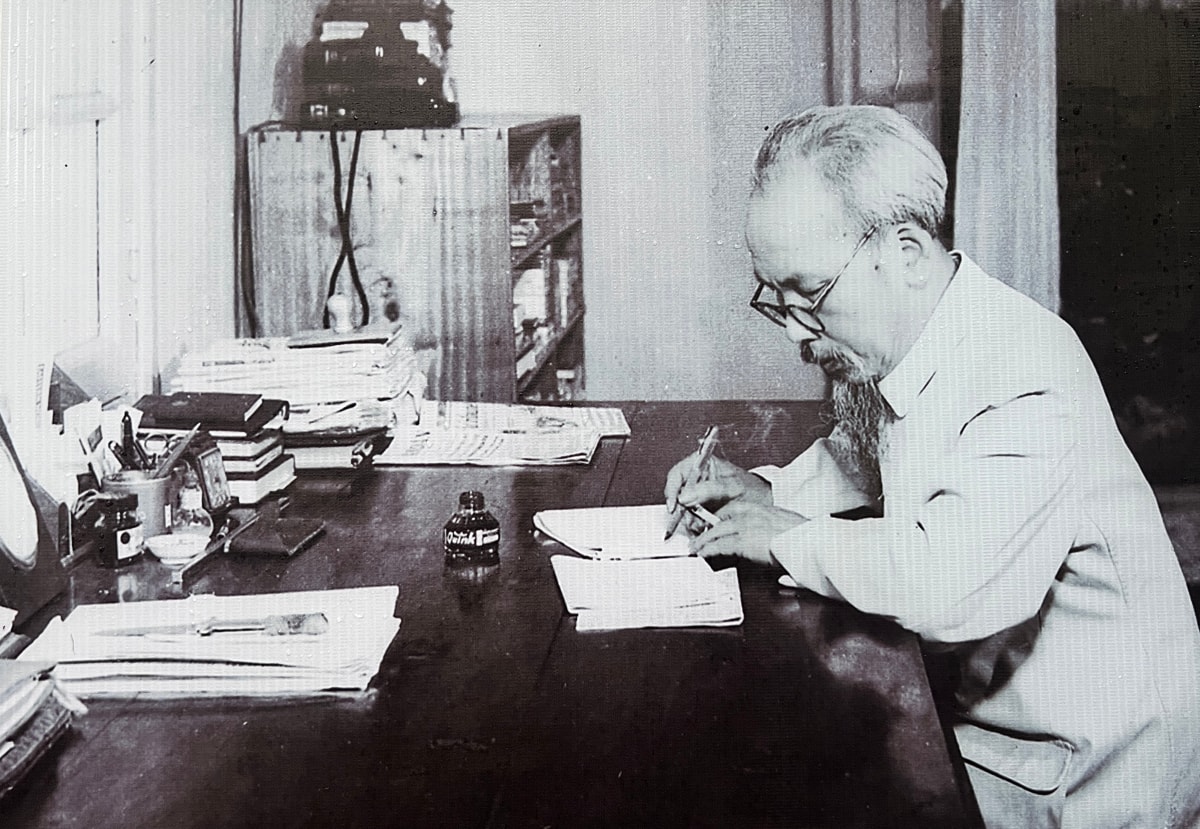 [Búa Liềm Vàng 2025] Tư tưởng và tấm gương đạo đức Hồ Chí Minh – Kim chỉ nam cho hành động của ngành hàng không Việt Nam