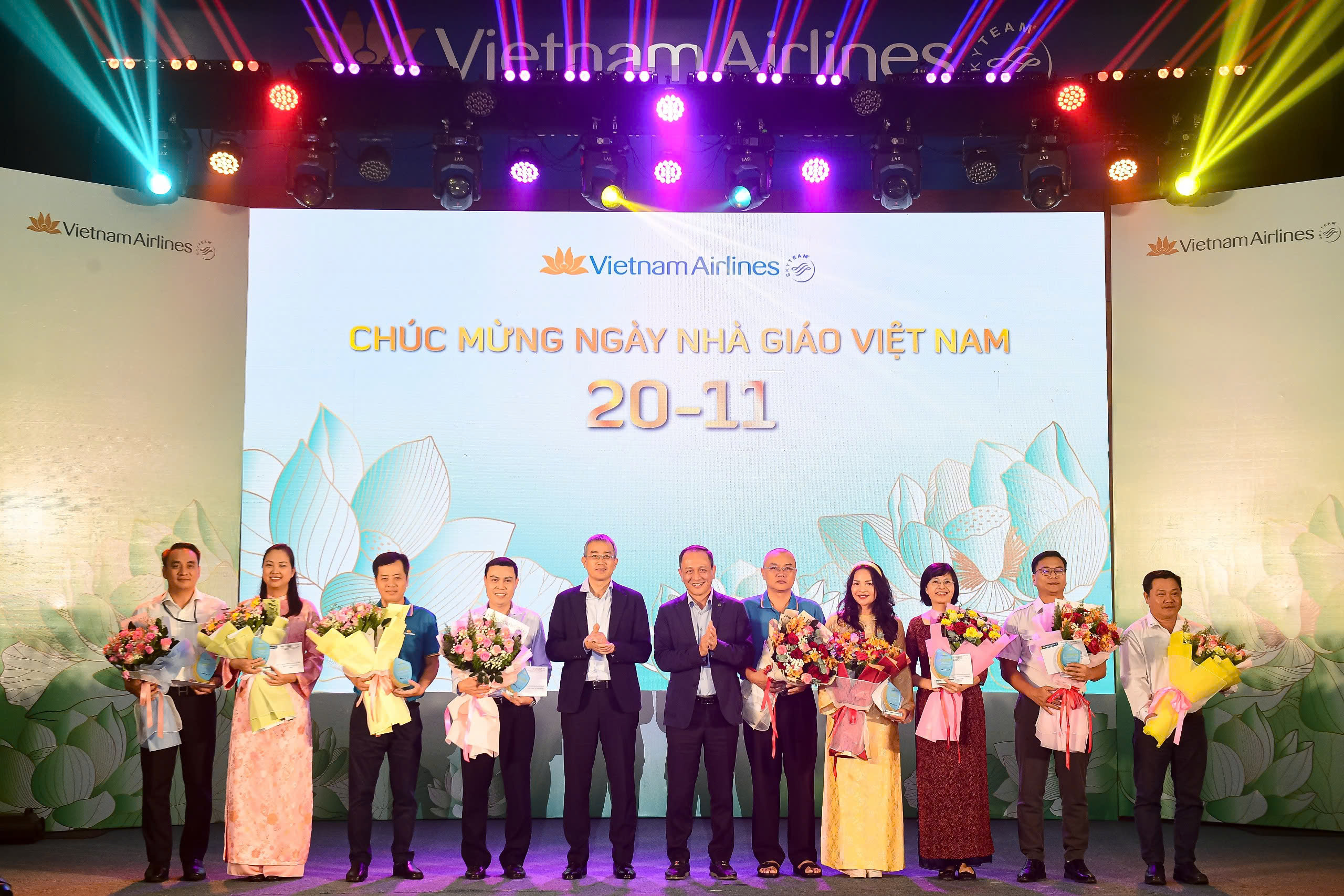 Vietnam Airlines tổ chức Lễ kỷ niệm ngày Nhà giáo Việt Nam 20/11