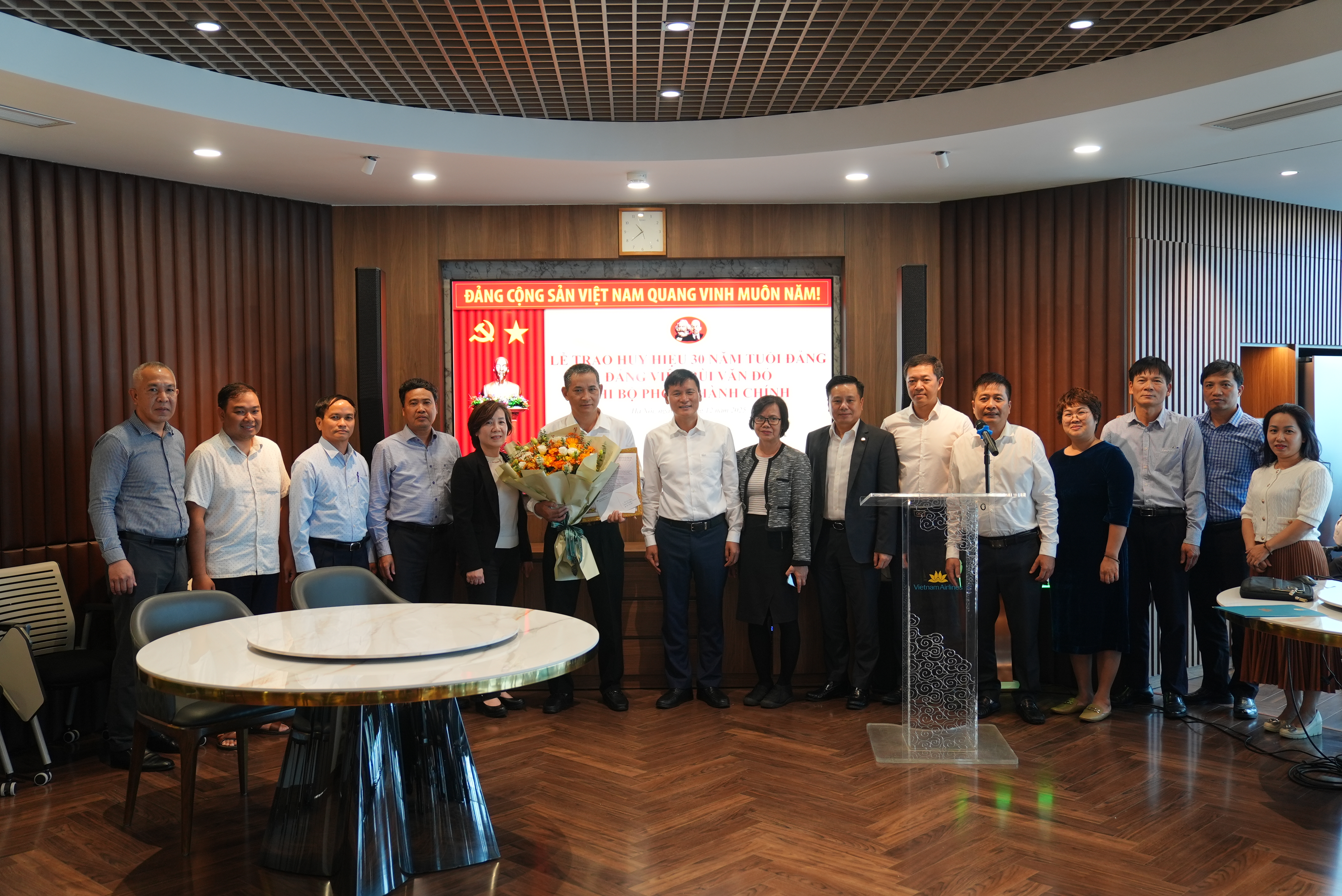 Sinh hoạt Đảng bộ Văn phòng Tổng công ty đợt 2 năm 2025