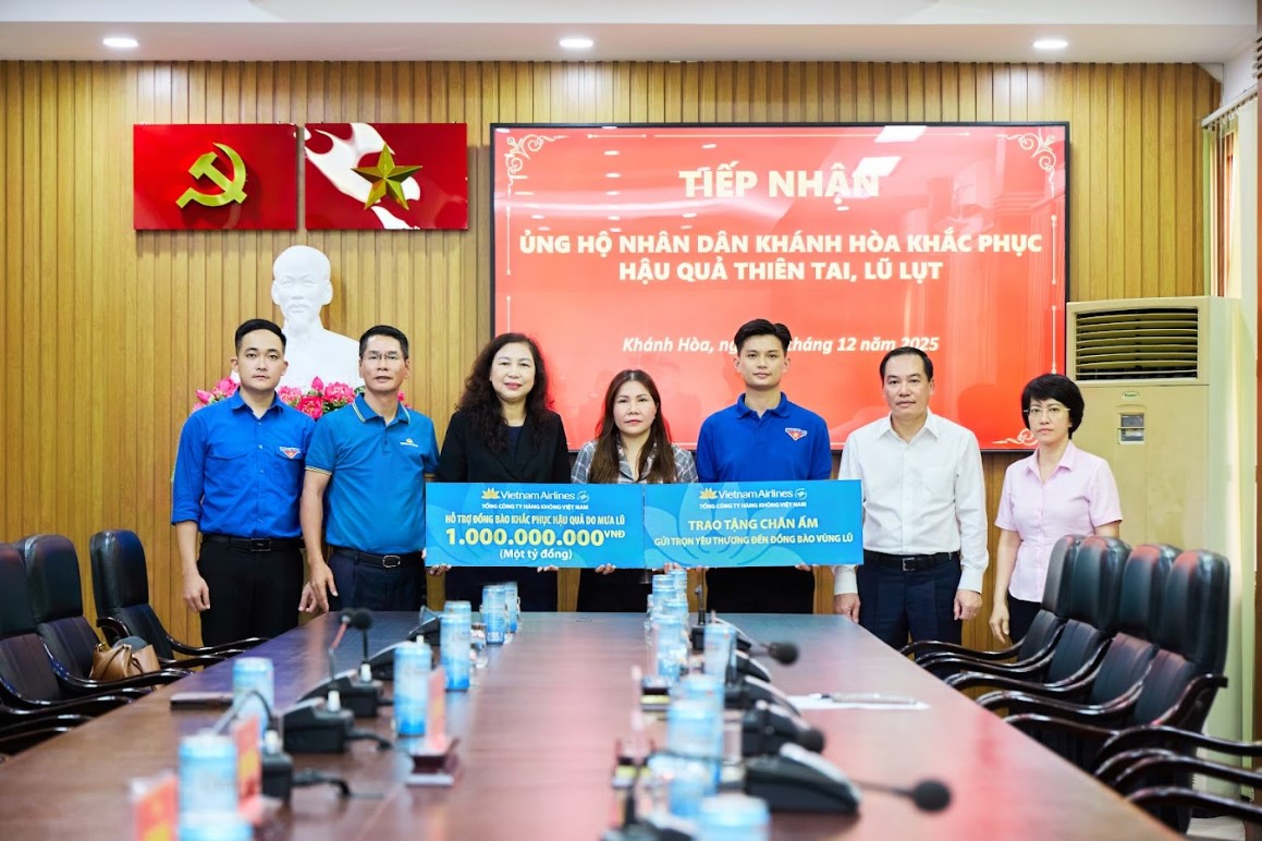 Vietnam Airlines tiếp tục ủng hộ 1 tỷ đồng và 2.000 chăn ấm hỗ trợ người dân tỉnh Khánh Hòa bị ảnh hưởng bởi mưa lũ