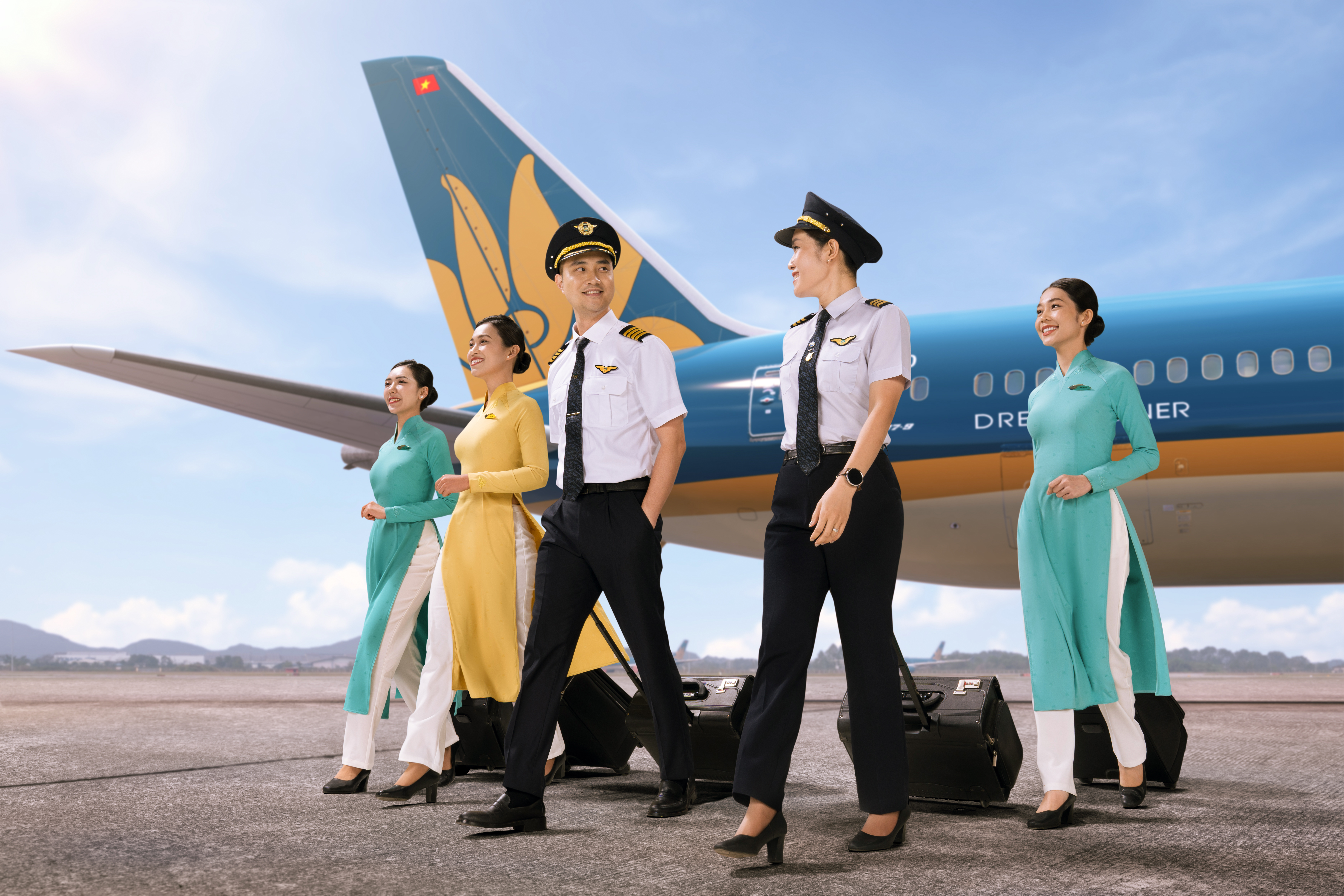 [Búa Liềm Vàng 2025] Tỏa sáng giữa bầu trời – gương Đảng viên tiêu biểu giữa đội ngũ tiếp viên hàng không