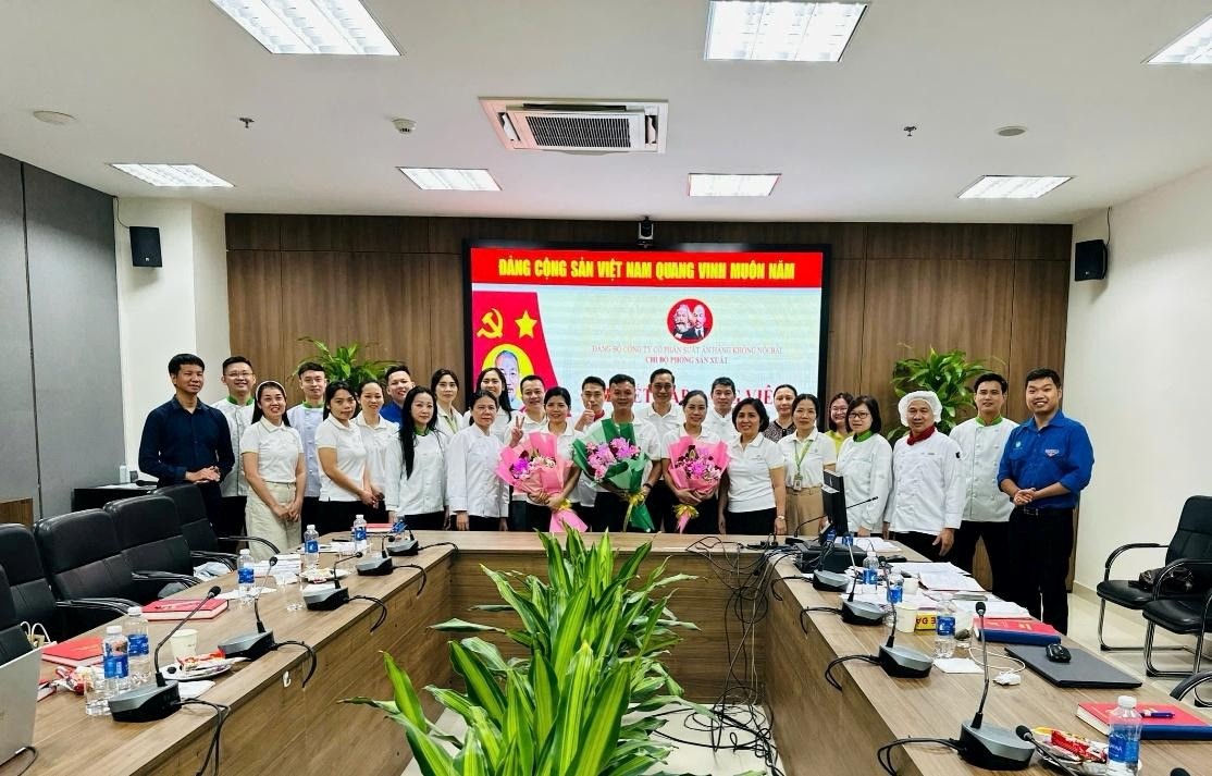 [Búa Liềm Vàng 2025] Trẻ hóa đảng viên trong Chi bộ: Nâng cao sức chiến đấu từ những người trẻ